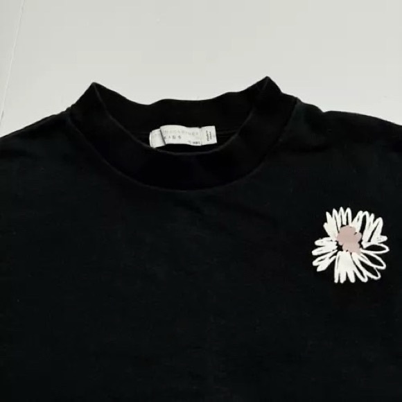 Stella McCartney Kids Painted Daisy Side Zip Crew Neck Sweater In Black Size: 12 - Picture 2 of 5